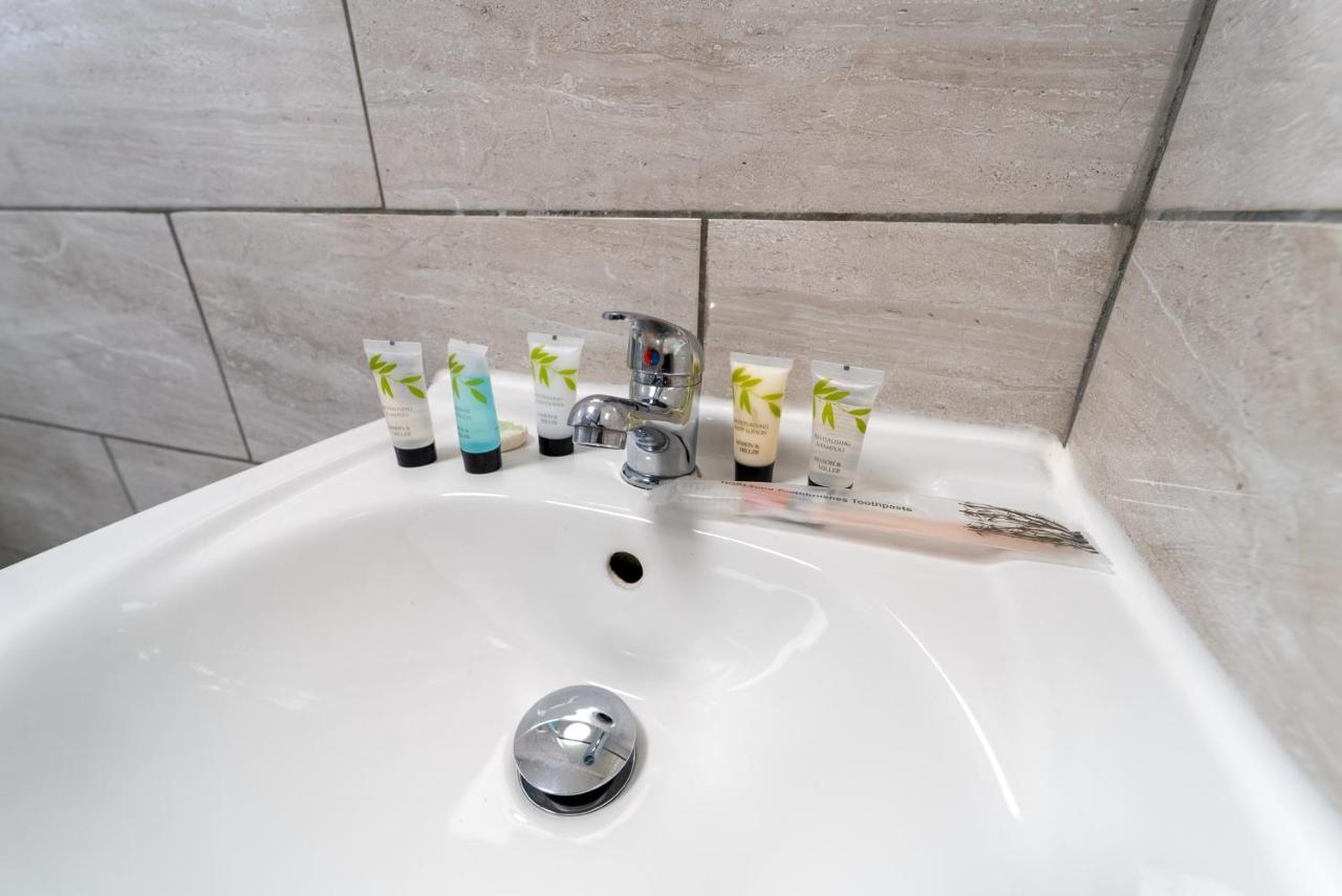 Staysa Equipped Studios Near Qe And Uob In Guesthouse Close To The City! Birmingham Quarto foto