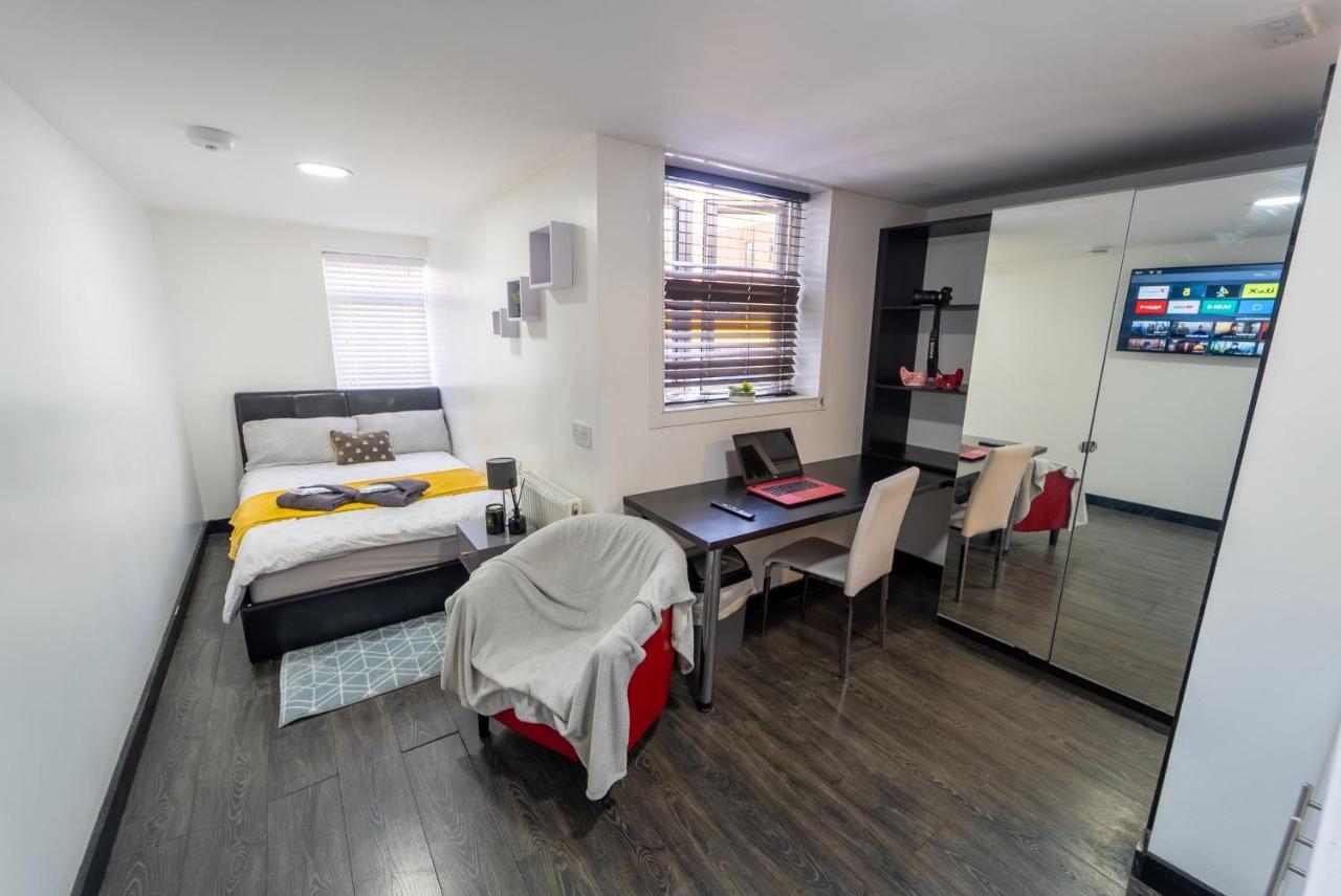 Staysa Equipped Studios Near Qe And Uob In Guesthouse Close To The City! Birmingham Quarto foto