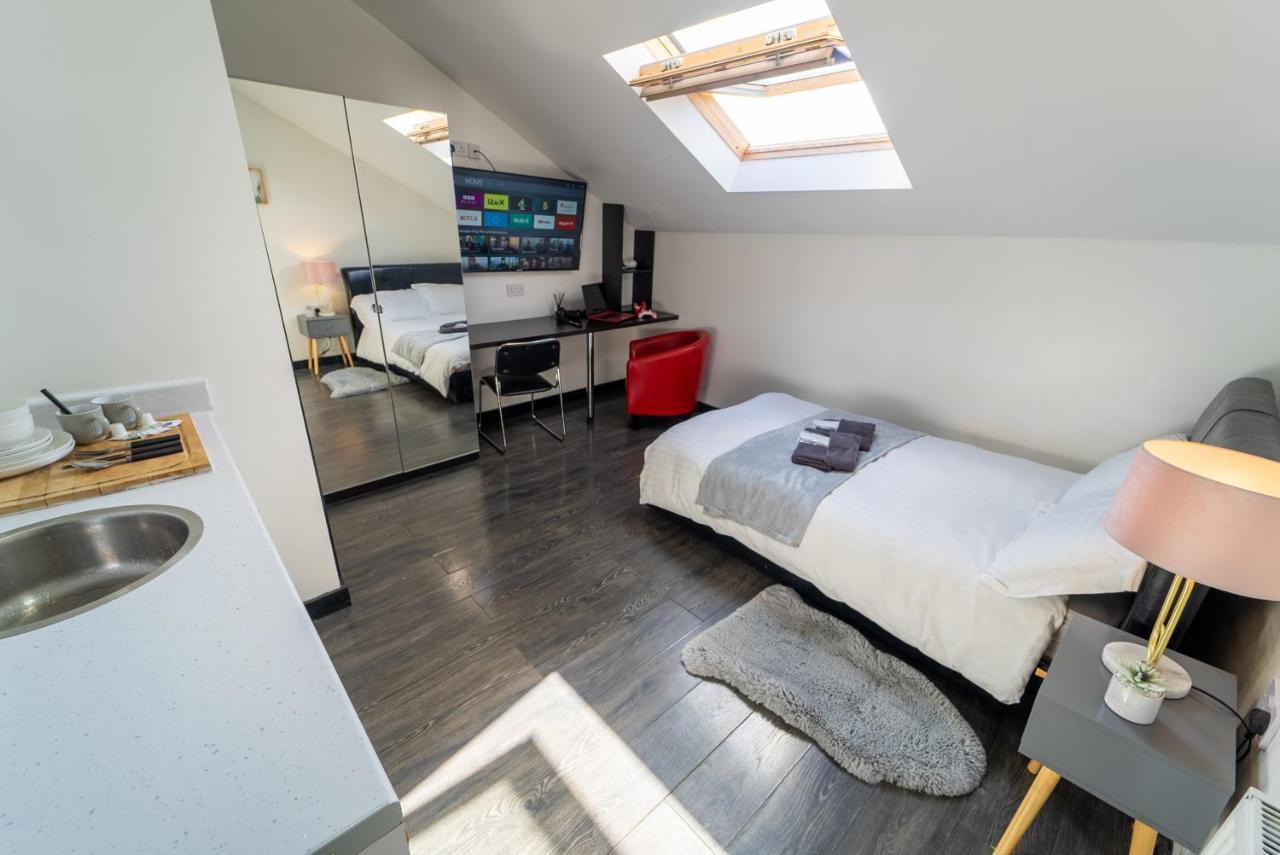 Staysa Equipped Studios Near Qe And Uob In Guesthouse Close To The City! Birmingham Quarto foto