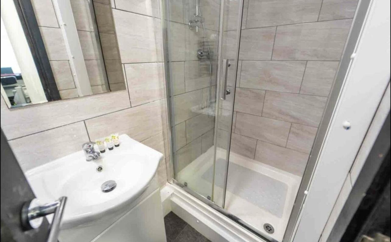 Staysa Equipped Studios Near Qe And Uob In Guesthouse Close To The City! Birmingham Exterior foto